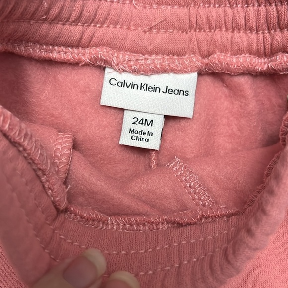 NEW Calvin Klein jeans, two-piece hoodie fleece set 24 months BNWT NEW - Picture 5 of 5